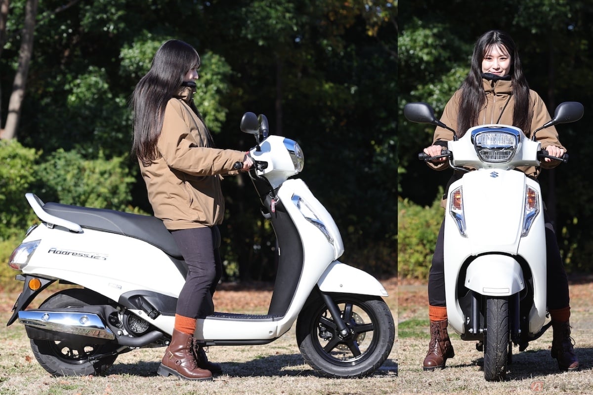 シート高770mmのアドレス125の足つき性は、158cmのわたしで画像の通り