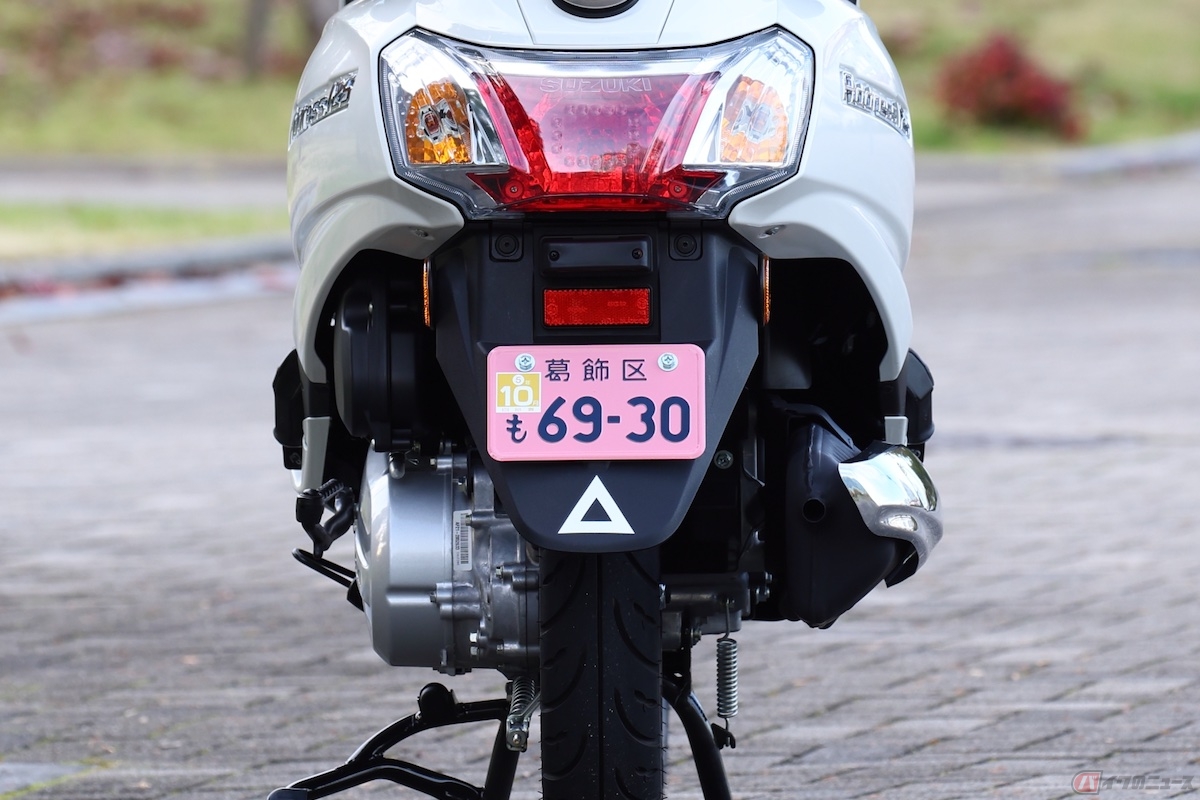 サンカクのマークは、50ccと125ccを識別するために付いているんだって