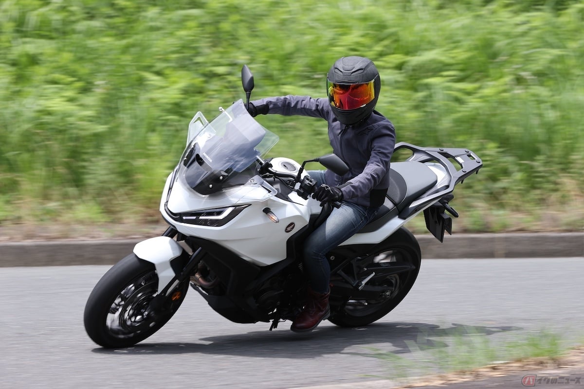 運転姿勢もライダーがリラックスできる状態をキープできることも嬉しい『NT1100』
