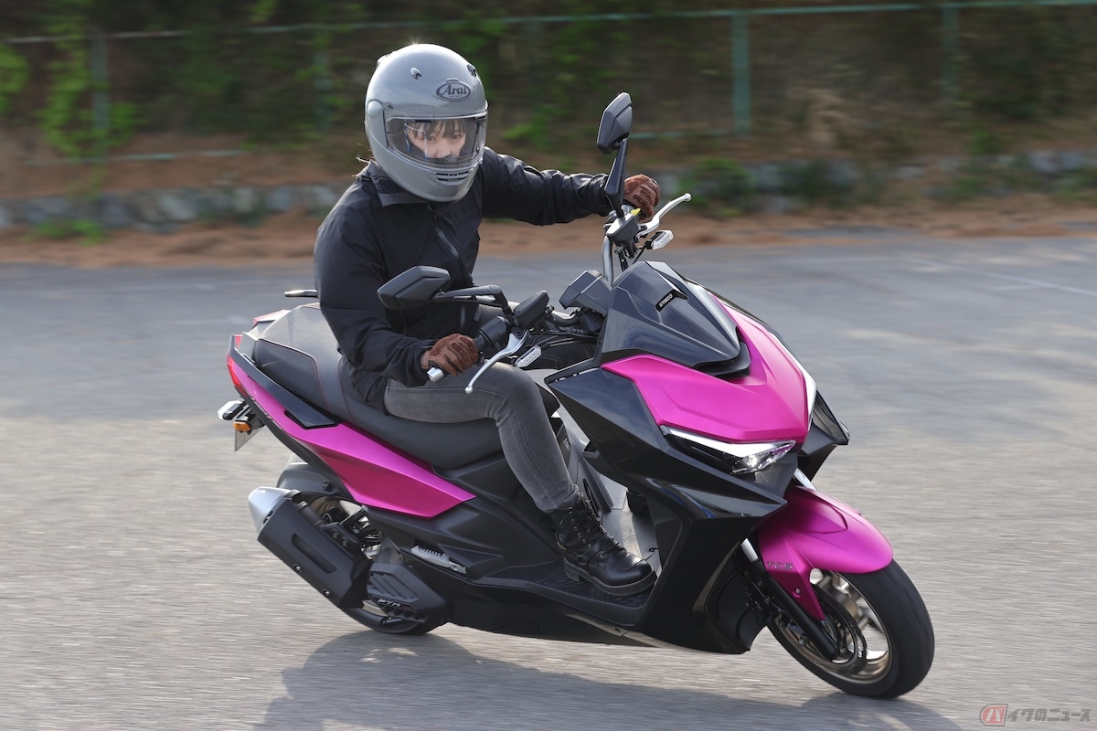 斬新なデザインに心奪われたKYMCO「KRV180TCS」