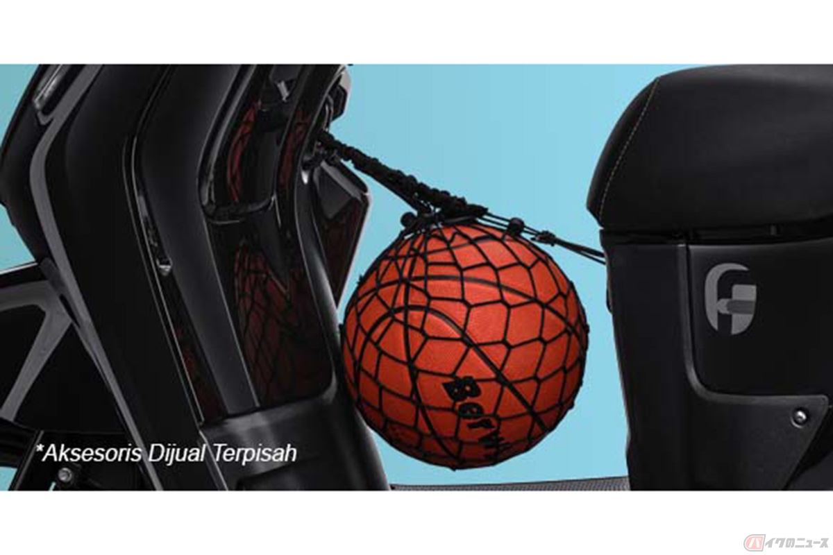 ヤマハの原付二種ハイブリッドスクーター「Fazzio Hybrid」。利便性を高めるレッグソフトバッグなども備えています