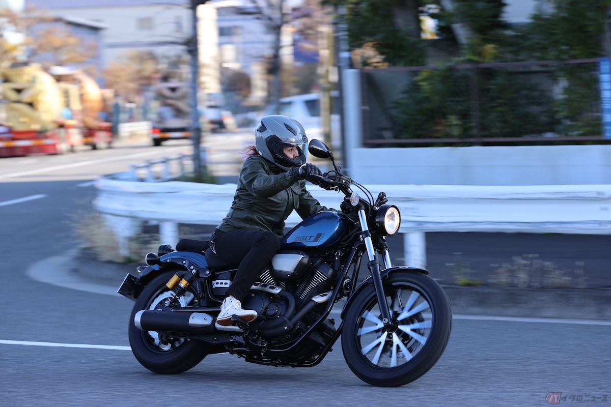 コーナーでも姿勢と足の位置に慣れたらめっちゃ楽な「BOLT R」