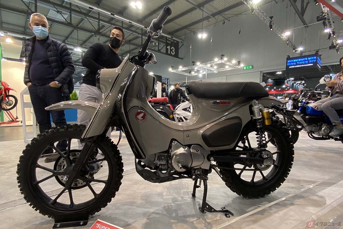 岸田彩美さんが会場で気になったホンダ スーパーカブC125カスタム「スーパーカブ125X」