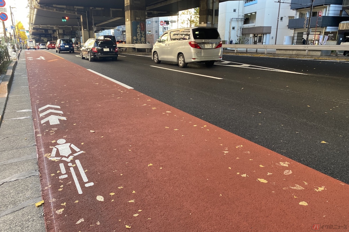 電動キックボードは、自転車専用通行帯も走行が可能