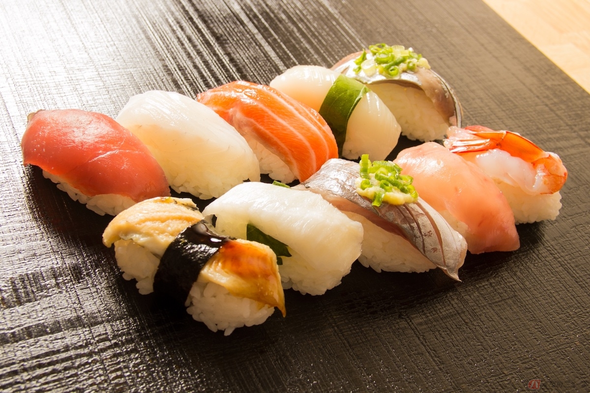 日本に帰国した際にはお寿司を食べる。一番好きなネタはイカ!