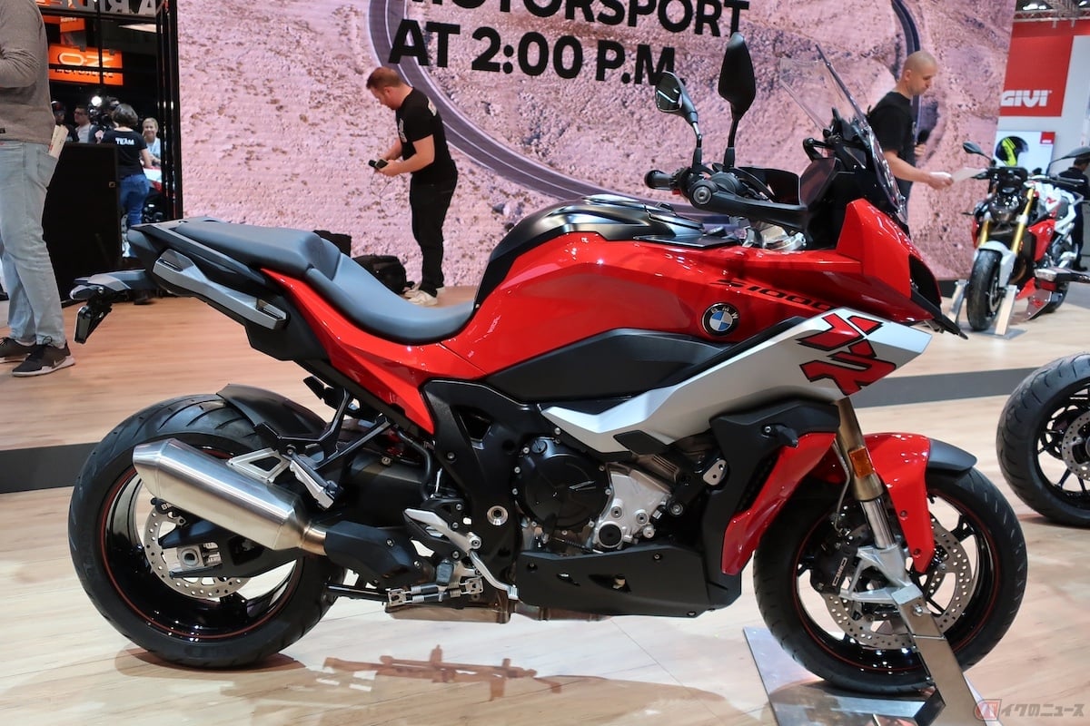 旧映画シリーズにはBMWのS1000XRも登場