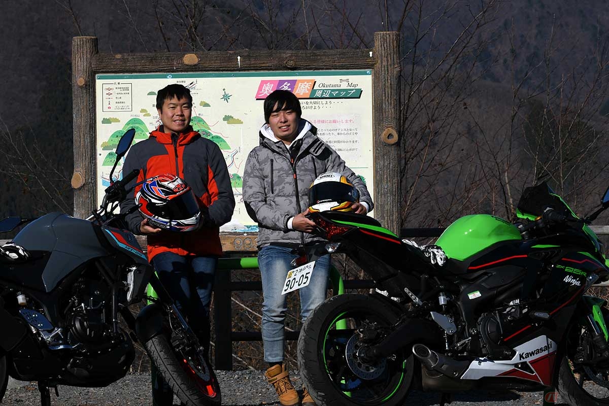 レーシングライダーの大久保光選手(左)と石塚健選手(右)。2人での初ツーリングを愉しんだようです