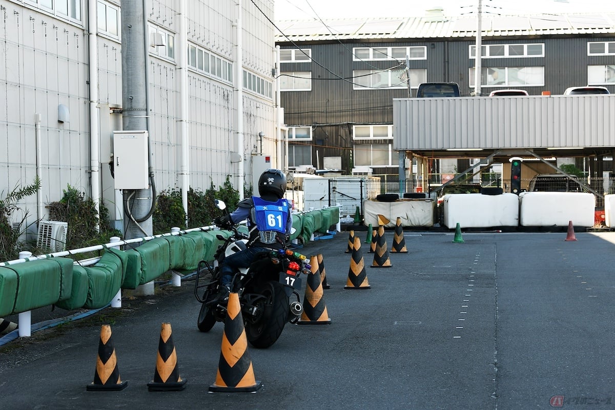 二輪免許を取得の関門 スラローム攻略のコツとは バイクのニュース 二輪免許を取得の関門 スラローム攻略のコツとは バイクのニュース