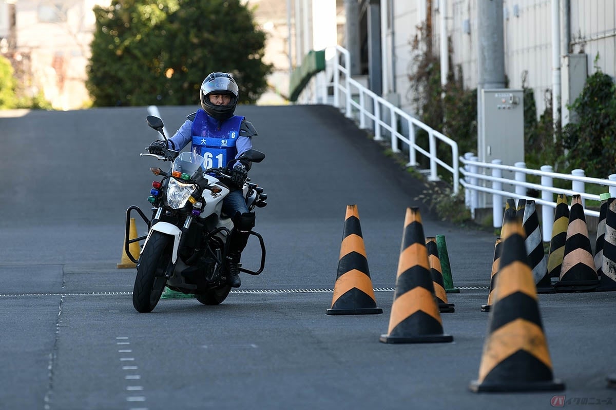 二輪免許を取得の関門 スラローム攻略のコツとは バイクのニュース 二輪免許を取得の関門 スラローム攻略のコツとは バイクのニュース