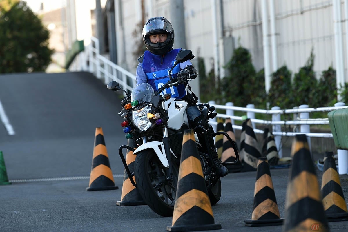 二輪免許を取得の関門 スラローム攻略のコツとは バイクのニュース 二輪免許を取得の関門 スラローム攻略のコツとは バイクのニュース