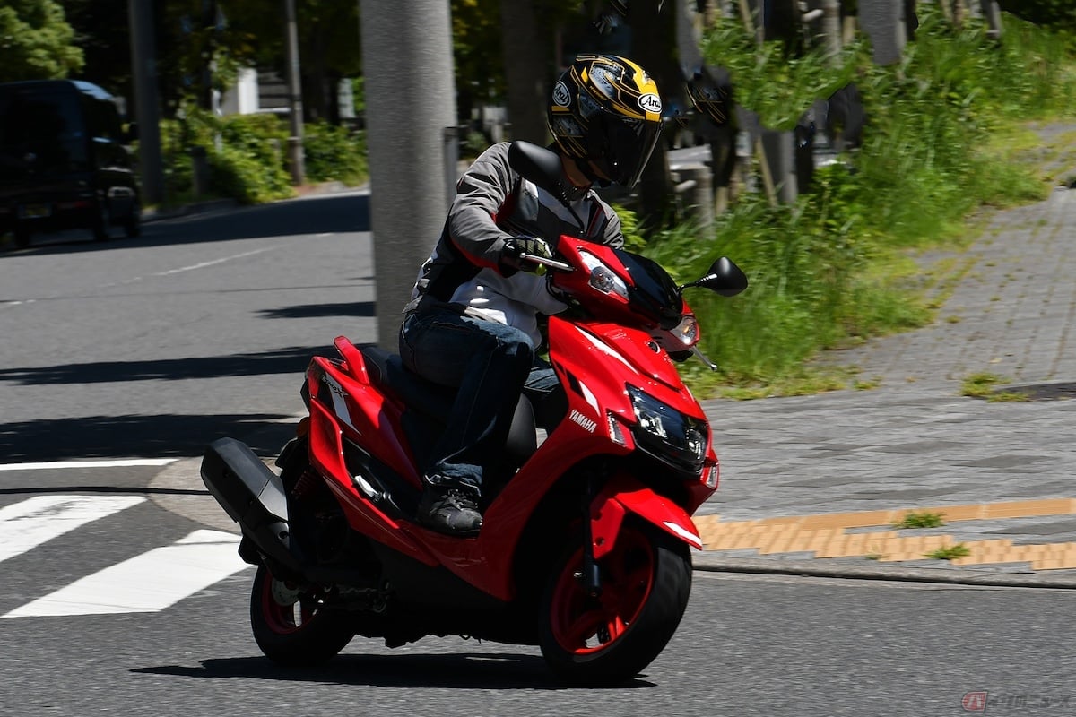 『シグナスX』は9.8PS/7500rpmを発揮する空冷4ストSOHC4バルブエンジンを搭載