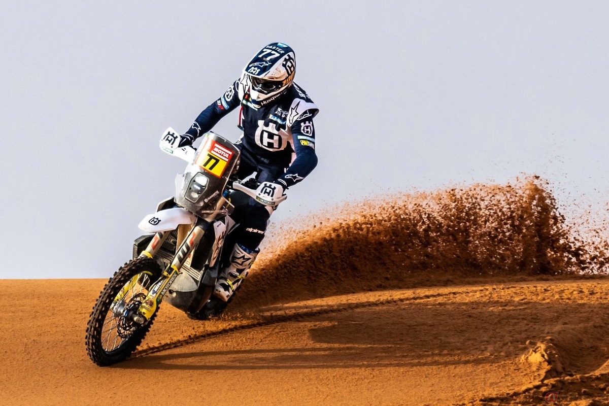ステージ9優勝を果たしたHusqvarna Factory Racing ルシアーノ・ベナバイズ選手