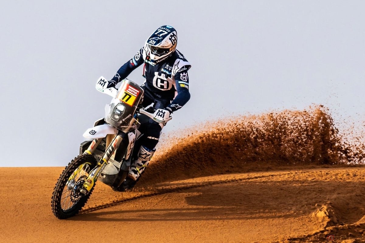 ステージ9優勝を果たしたHusqvarna Factory Racing ルシアーノ・ベナバイズ選手