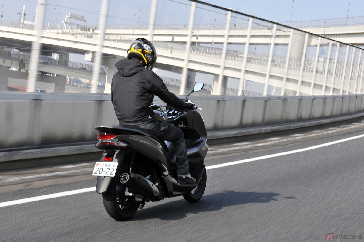 高速道路を走行できる排気量のモデルも用意されているPCX