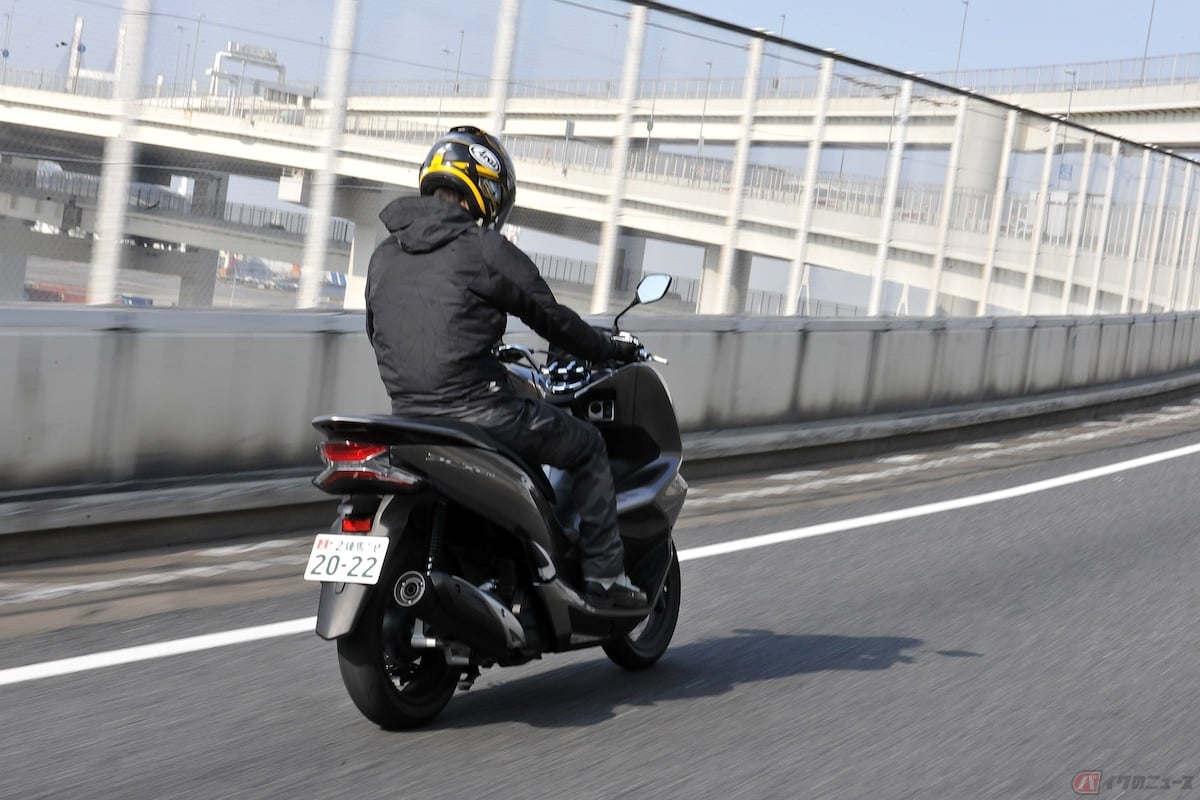 高速道路を走行できる排気量のモデルも用意されているPCX