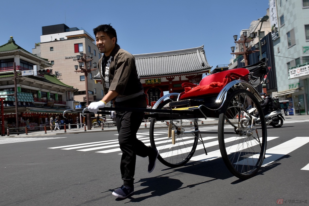 観光地などで見かける「人力車」も軽車両に区分されます