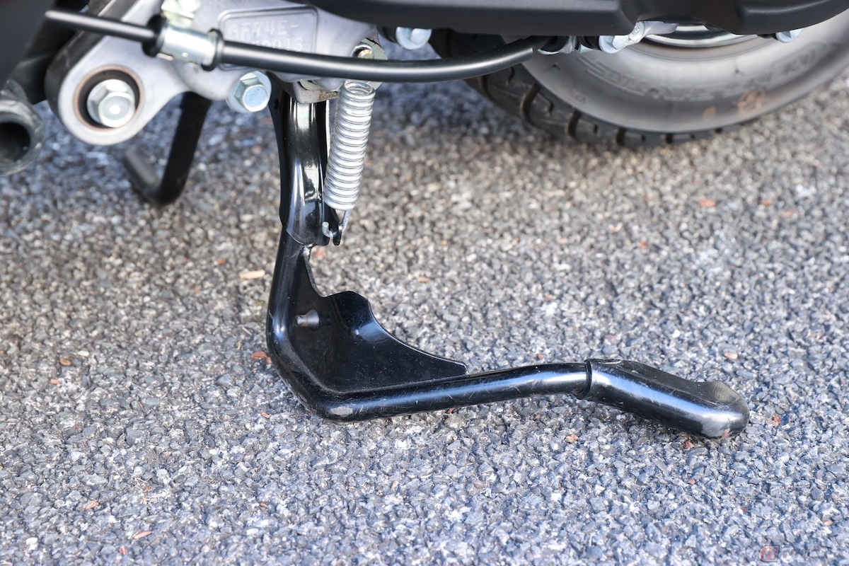 ビーノには、サイドスタンド無く、代わりにセンタースタンドが付いている