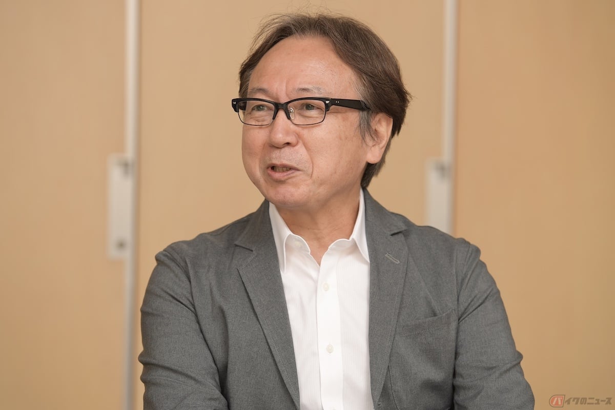 2代目『CB1300スーパーフォア』のデザインについて語るデザイナー岸 敏秋さん