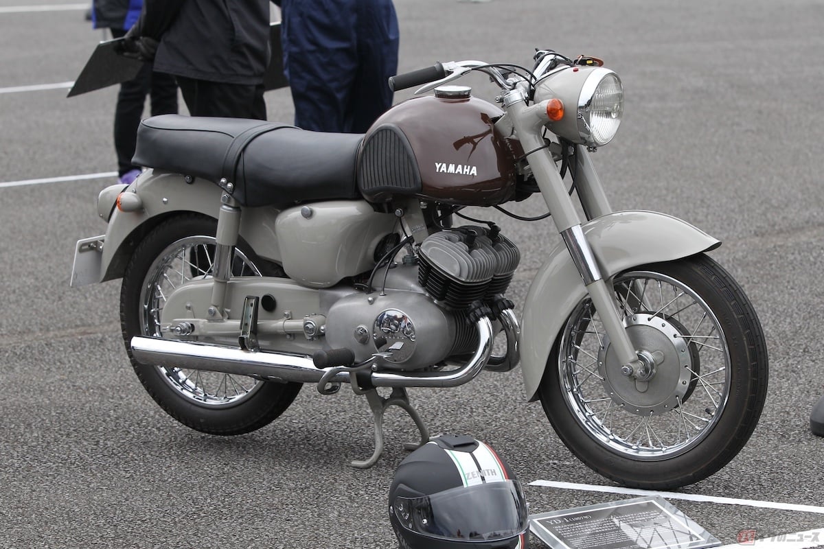 ヤマハ初の2気筒エンジンを搭載した「YD-1」を1957年に発売
