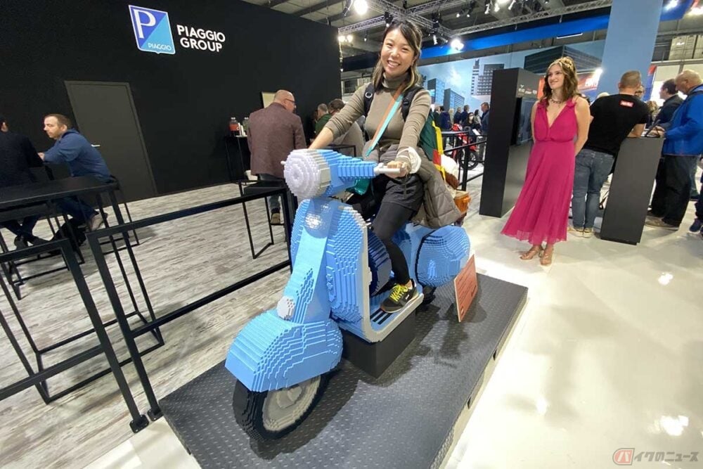 LEGOが認定するプロアーティスト、イタリア出身のリカルド・ザンジェルミさんが製作したベスパ125・ LEGOバイク