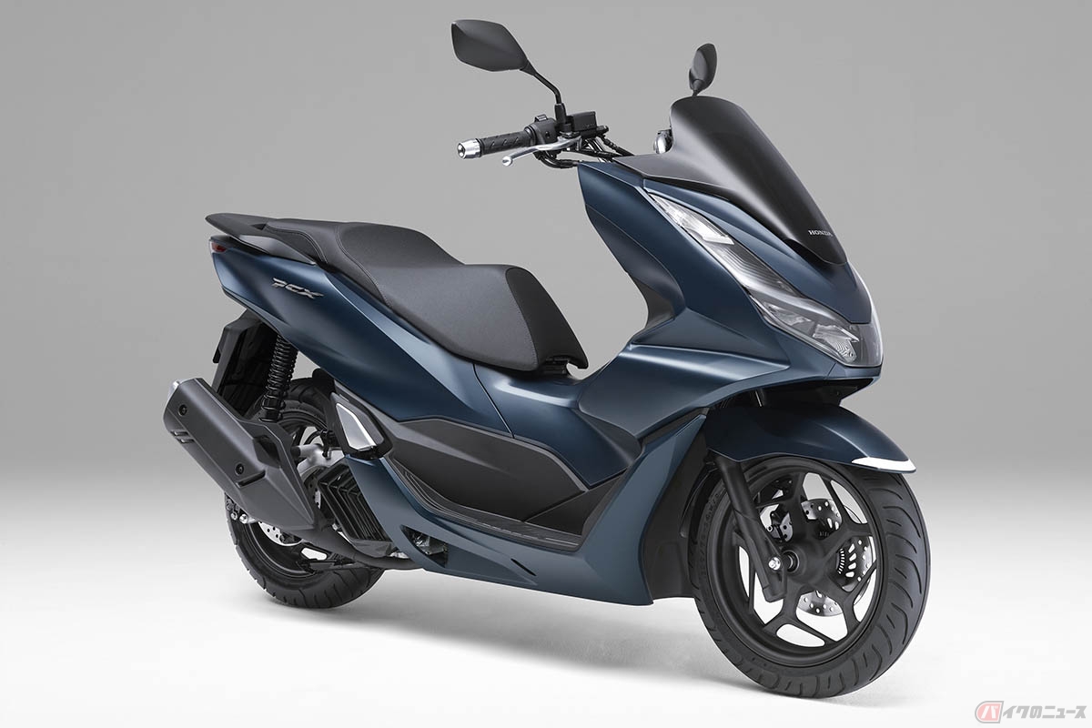 ホンダ新型「PCX」マットスーツブルーメタリック