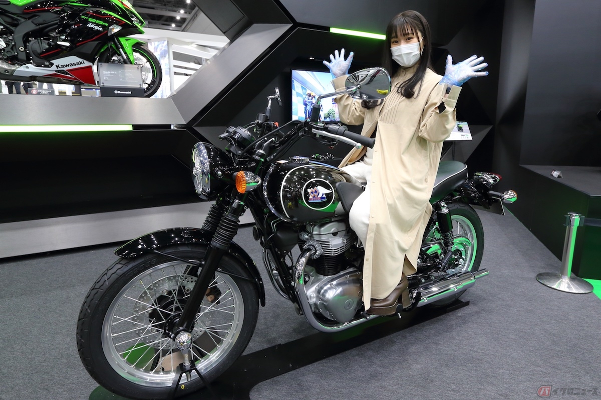 展示バイクに跨がったりすることもできる
