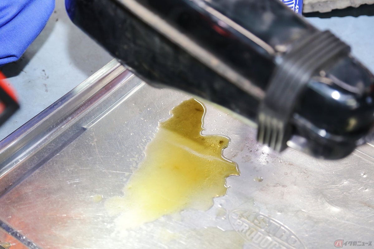 エンジンコンディショナーでタンク内を洗浄します