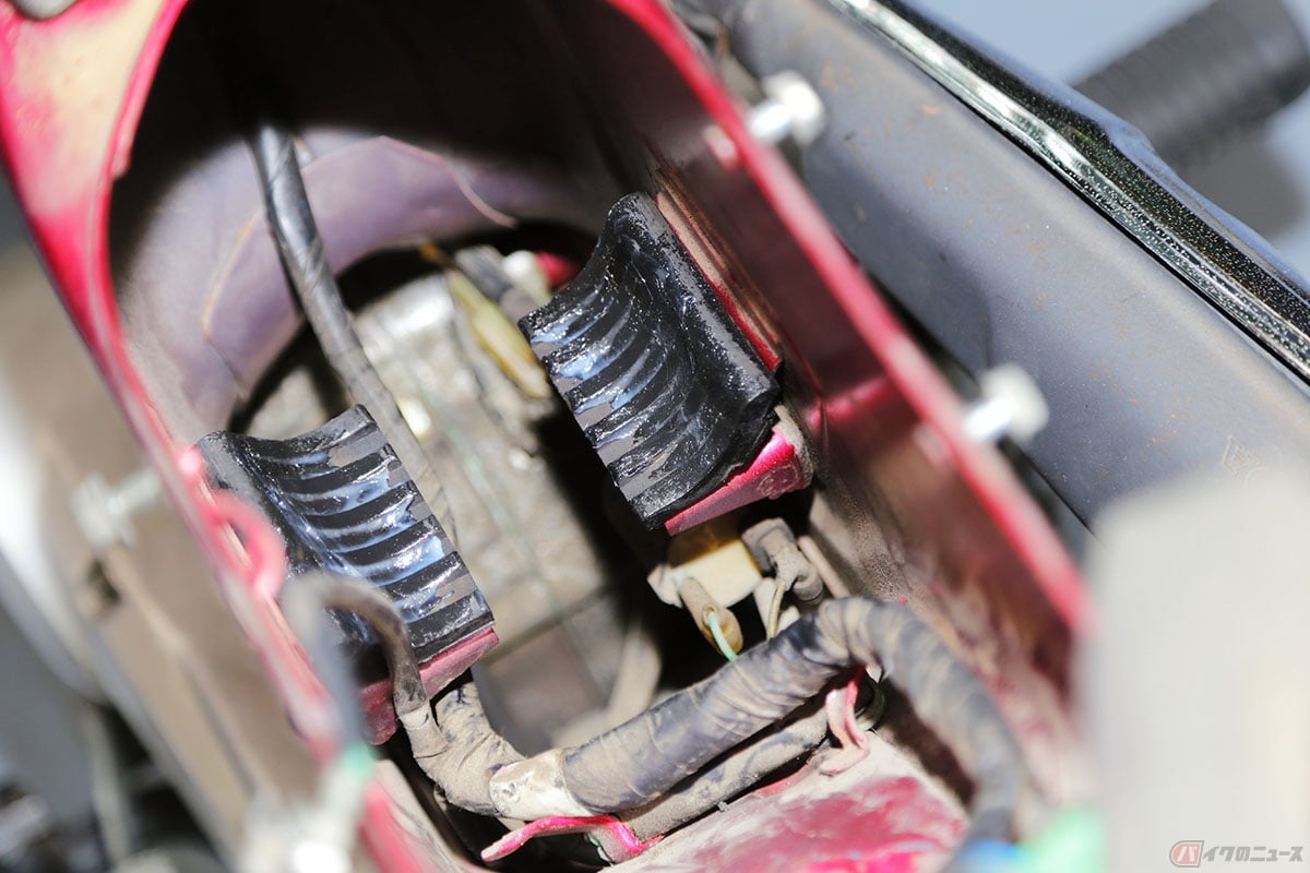 マウンティングラバーを設置