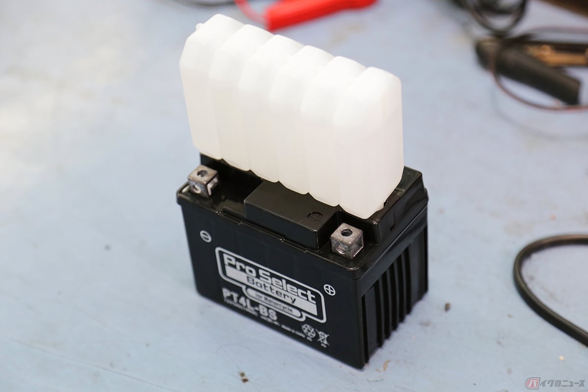 バッテリー液を補充