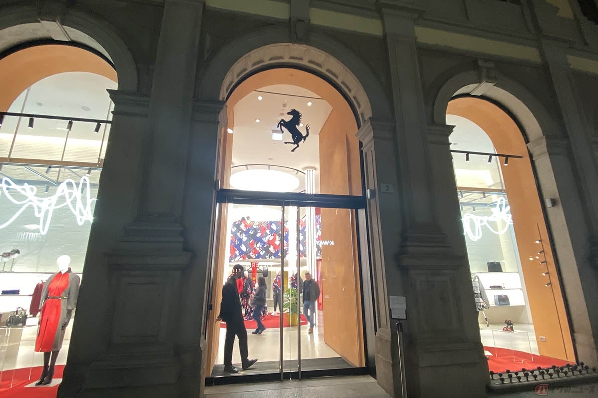 ミラノにある「フェラーリ」のアパレルショップ「Ferrari Store」