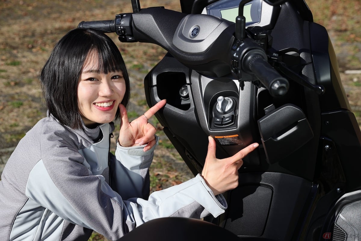 車体のフロントには左右2つもポケットが付いている