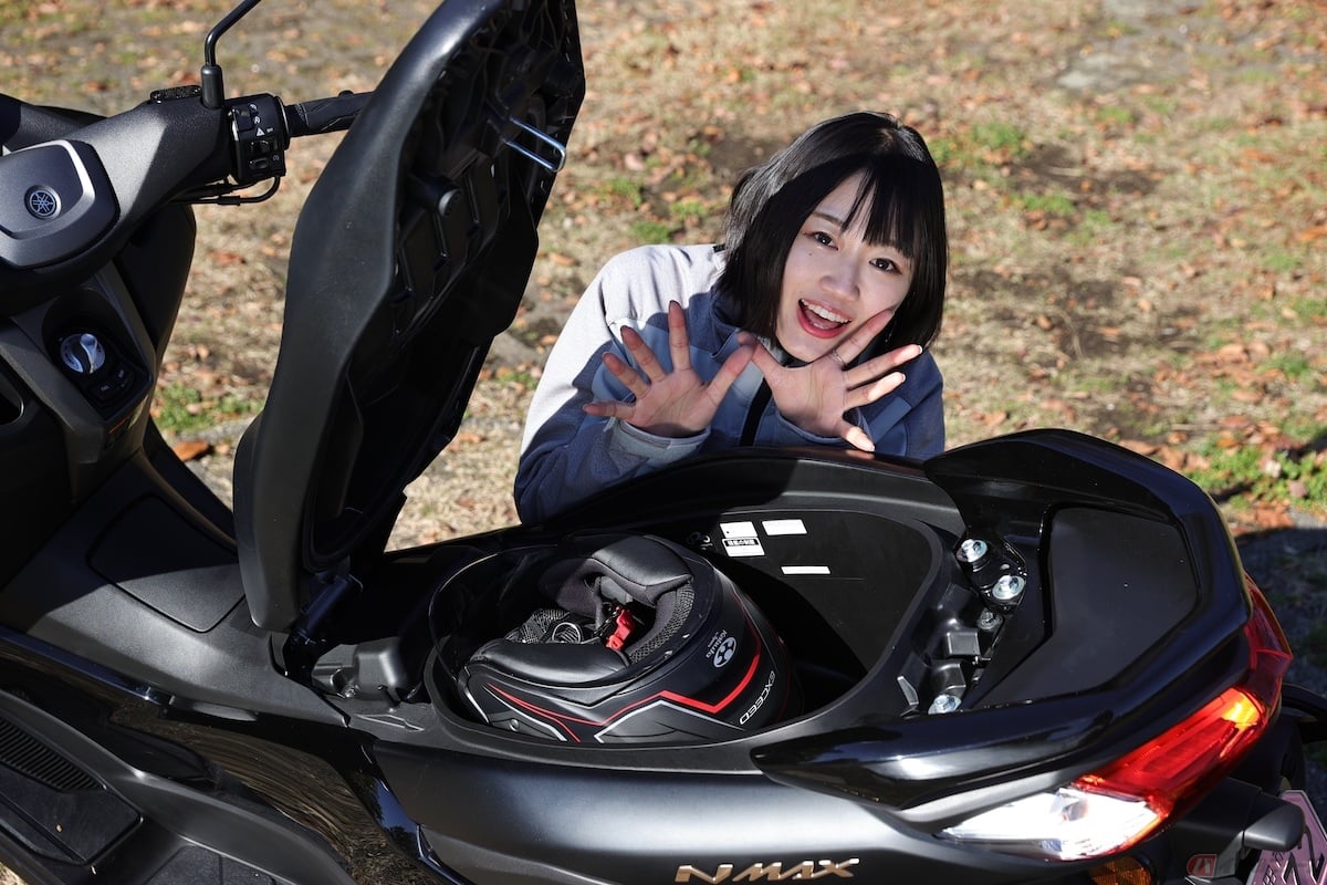 シート下にもたっぷり約23Lのトランクが隠されている