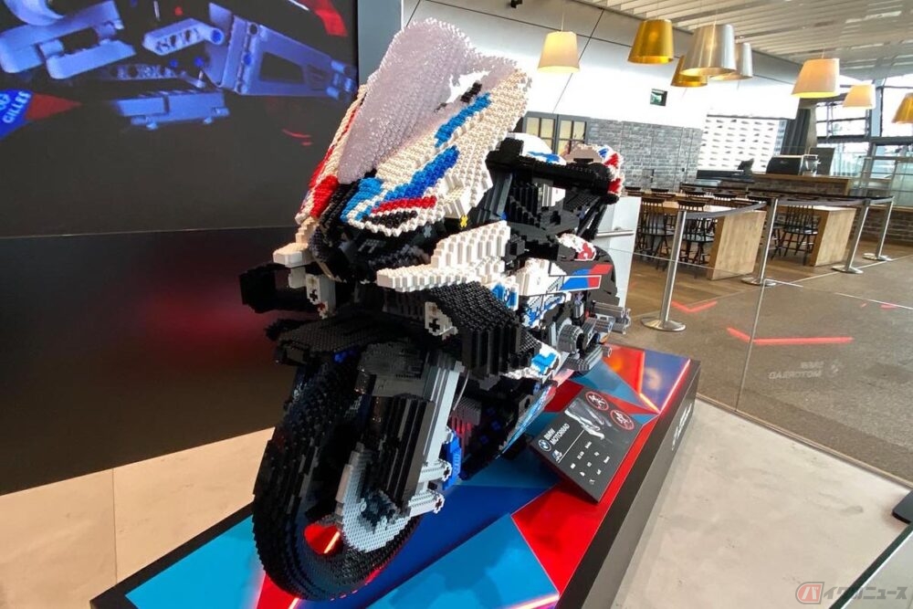 ドイツミュンヘンのBMWワールド。レゴで製作された車両も展示されています