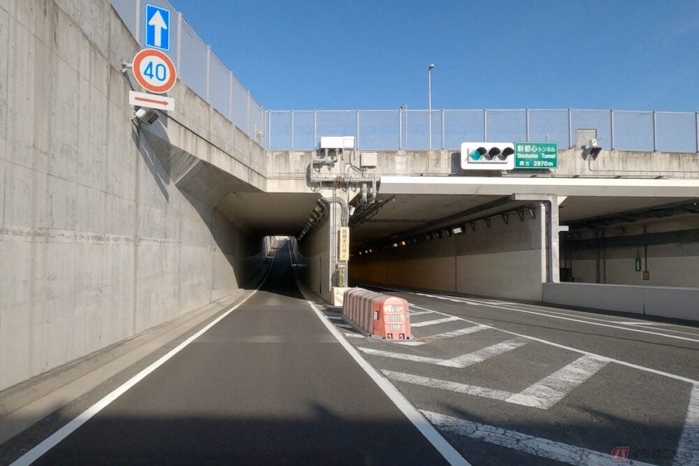 坑口信号機は、高速道路のトンネルに設置が限定されたものとは限らない