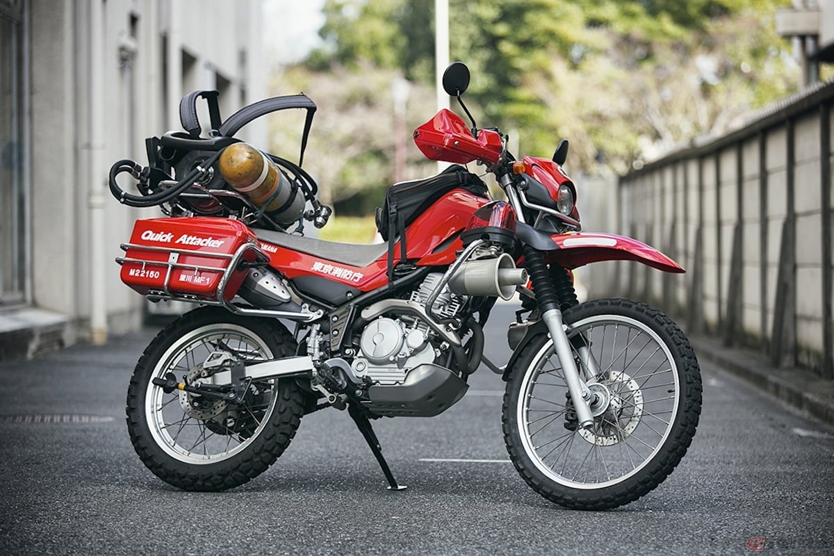 赤バイは消防で活躍している部隊で、オフロードバイクで機動性に優れているのが特徴