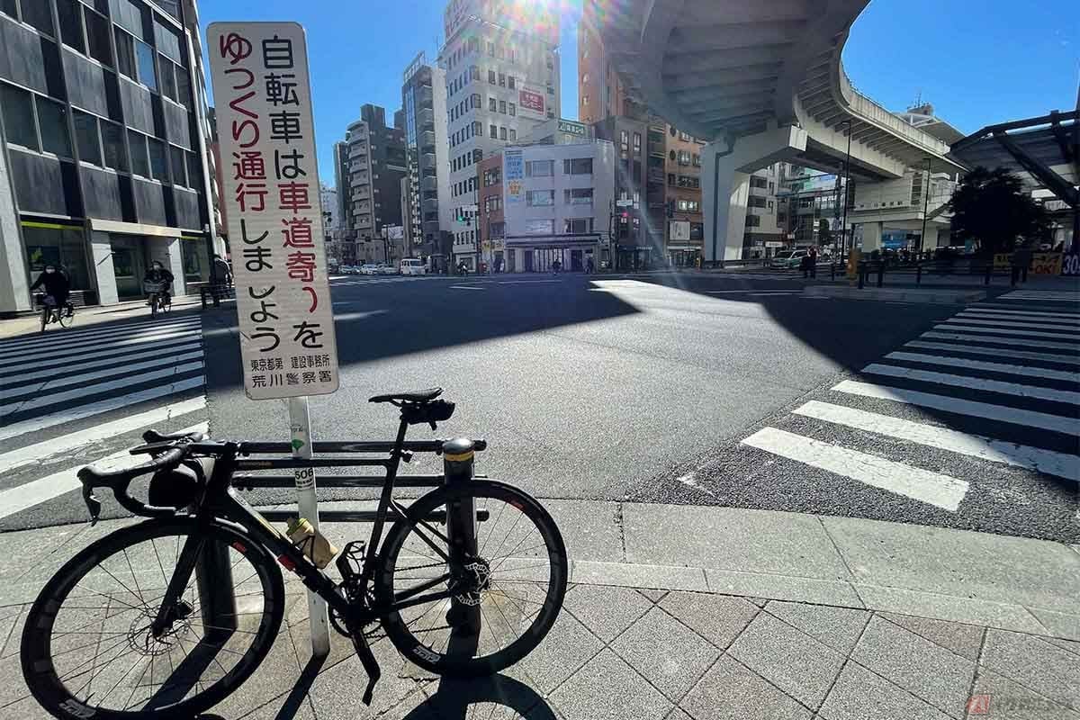 「ひぐらしベーカリー」は「日暮里駅」から500mほど、自転車で2、3分の距離にある