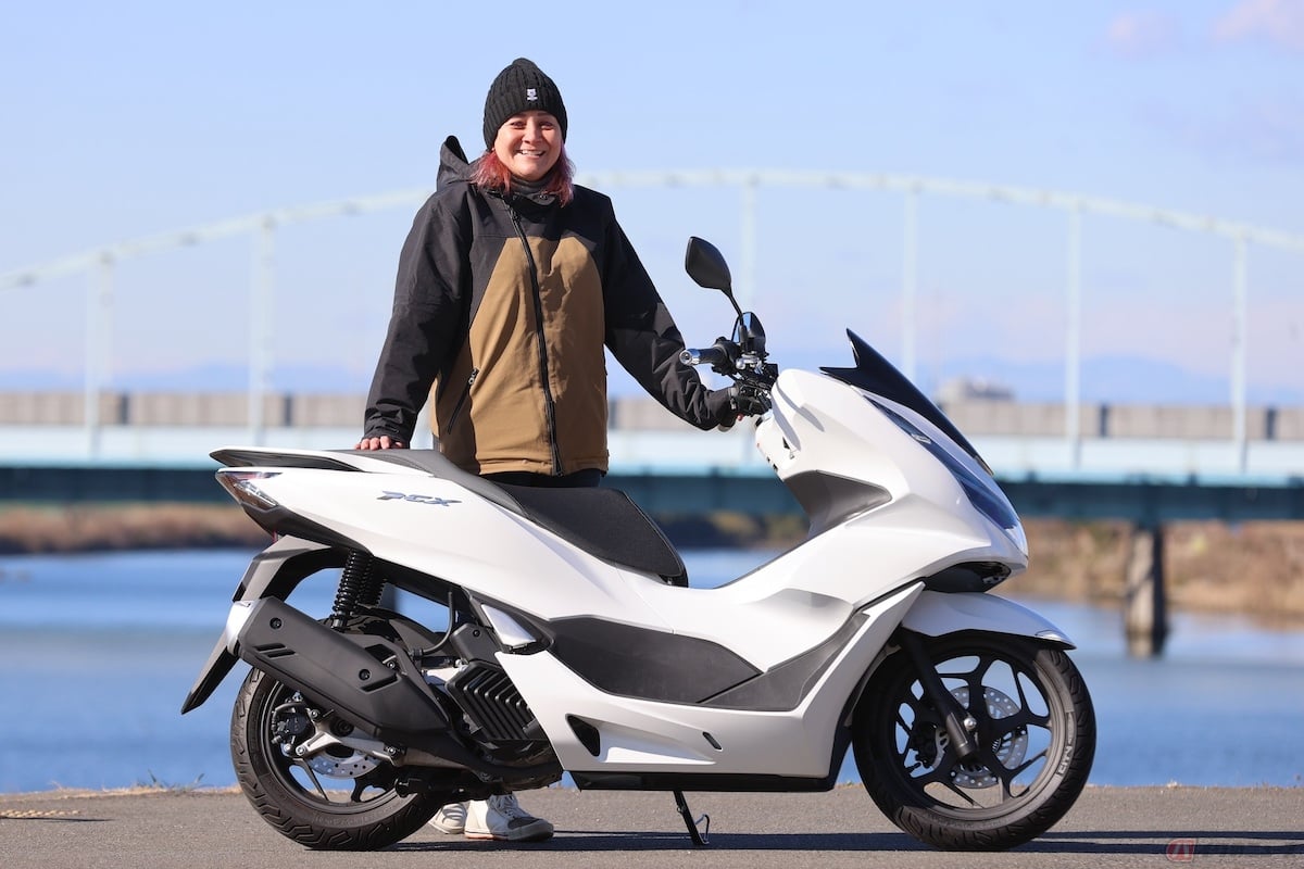 ホンダ Pcx のハイテクすぎる装備に驚き 大苦戦 クリスさんの愛車選び バイクのニュース ホンダ Pcx のハイテクすぎる装備に驚き 大苦戦 クリスさんの愛車選び バイクのニュース