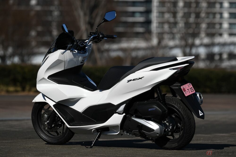 ホンダ「PCX」のハイテクすぎる装備に驚き&大苦戦！ クリスさんの愛車