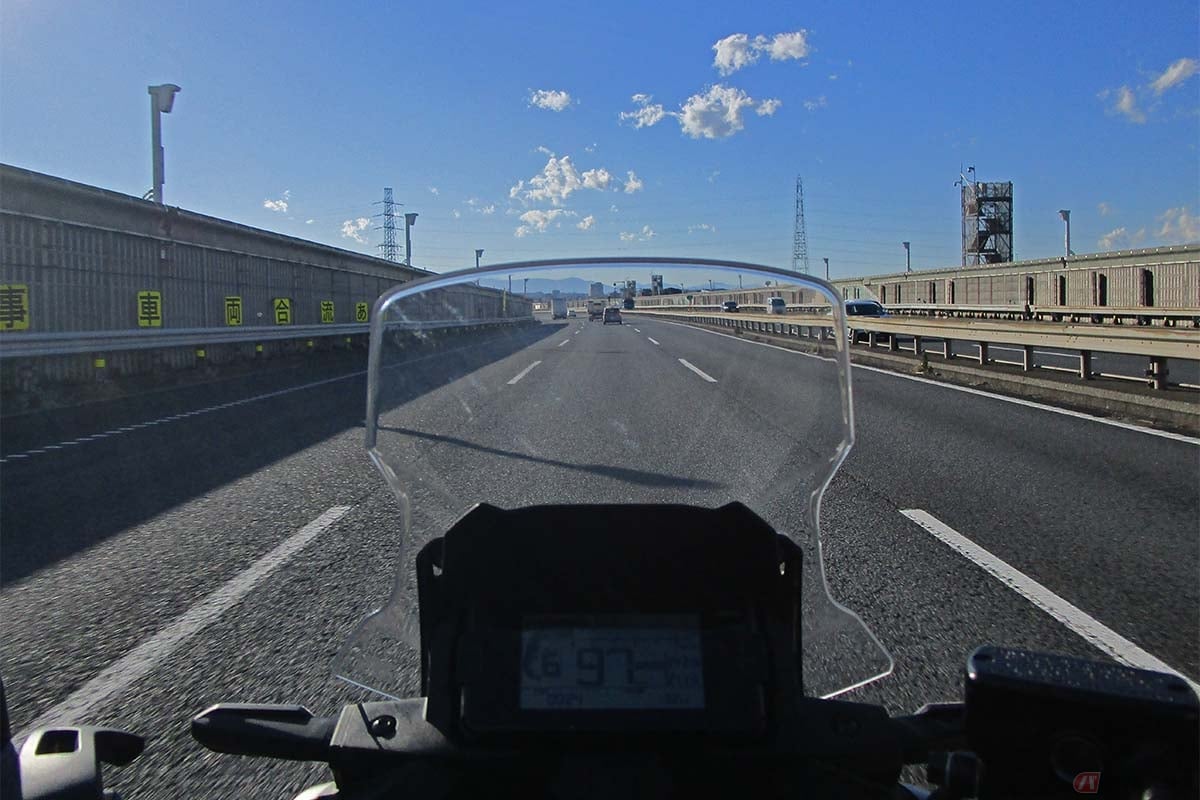DCTは高速道路でもイージーライドが可能。スポーツモードは追い越し加速でパワーが欲しい際にも有効
