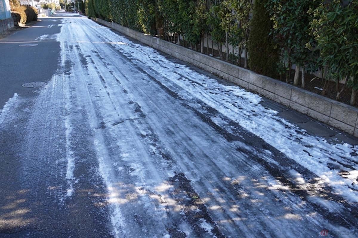 凍結路面のイメージ