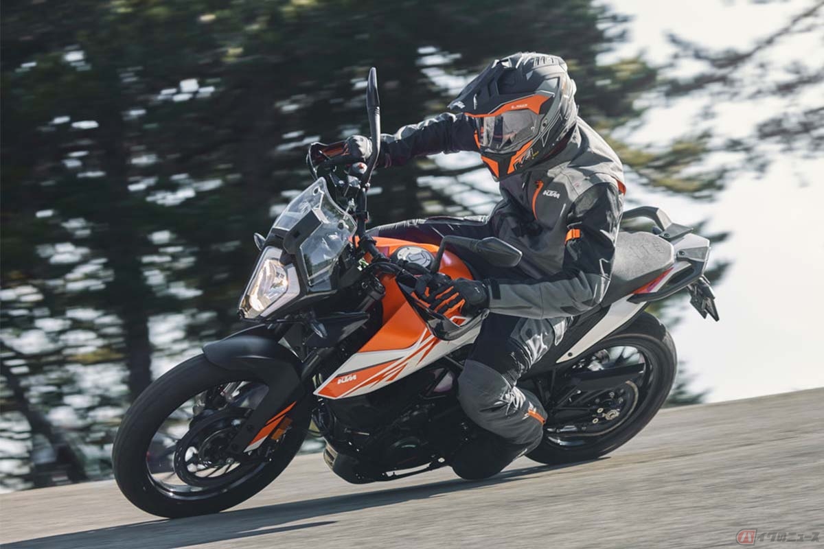 排気量248.8ccの水冷単気筒エンジンを搭載する「250 ADVENTURE」