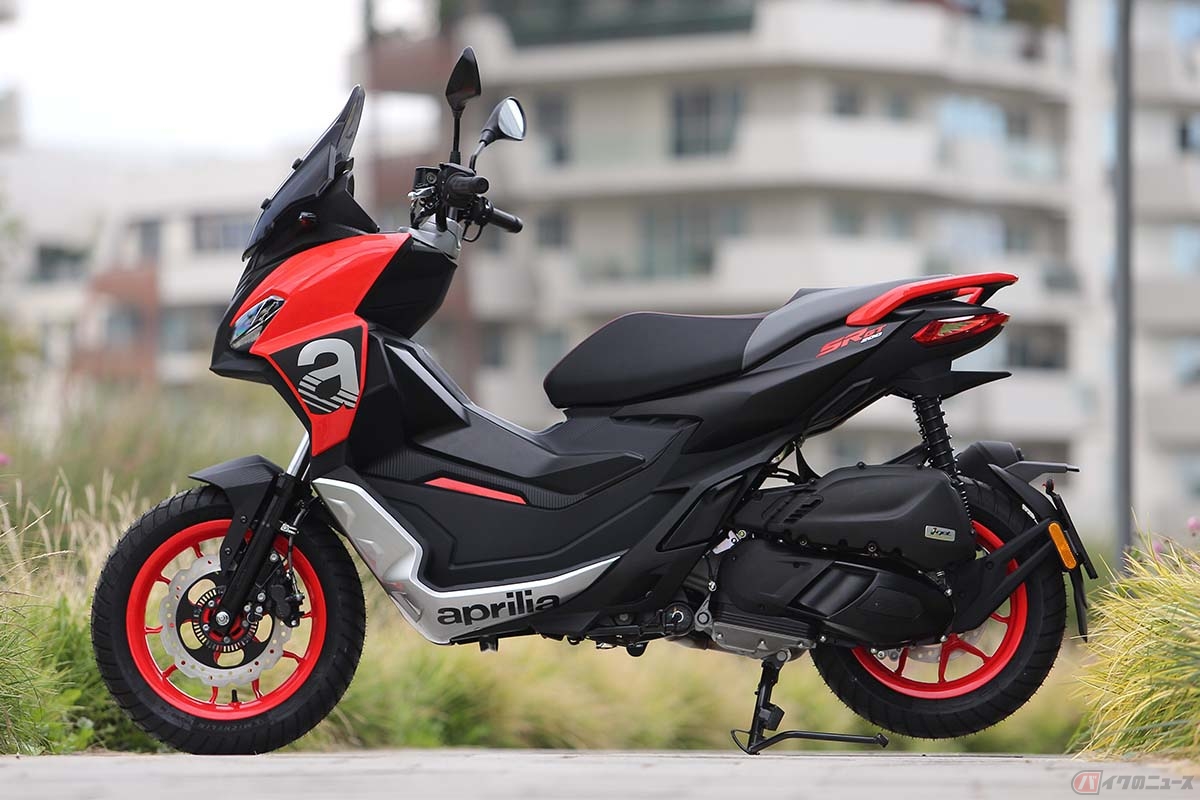 アプリリア新型「SR GT 200」カラー:レッドレースウェイ