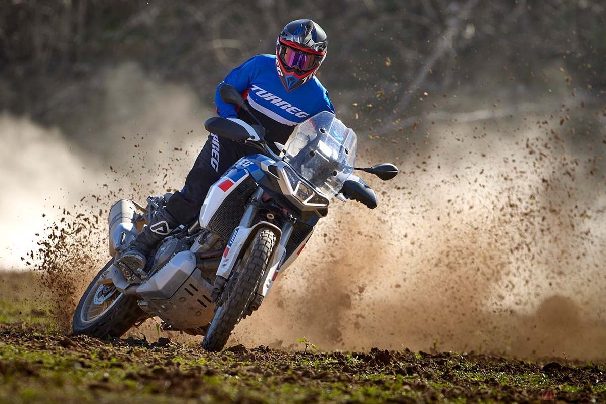 アプリリア新型「トゥアレグ660」(カラー:インディゴタゲルマスト)