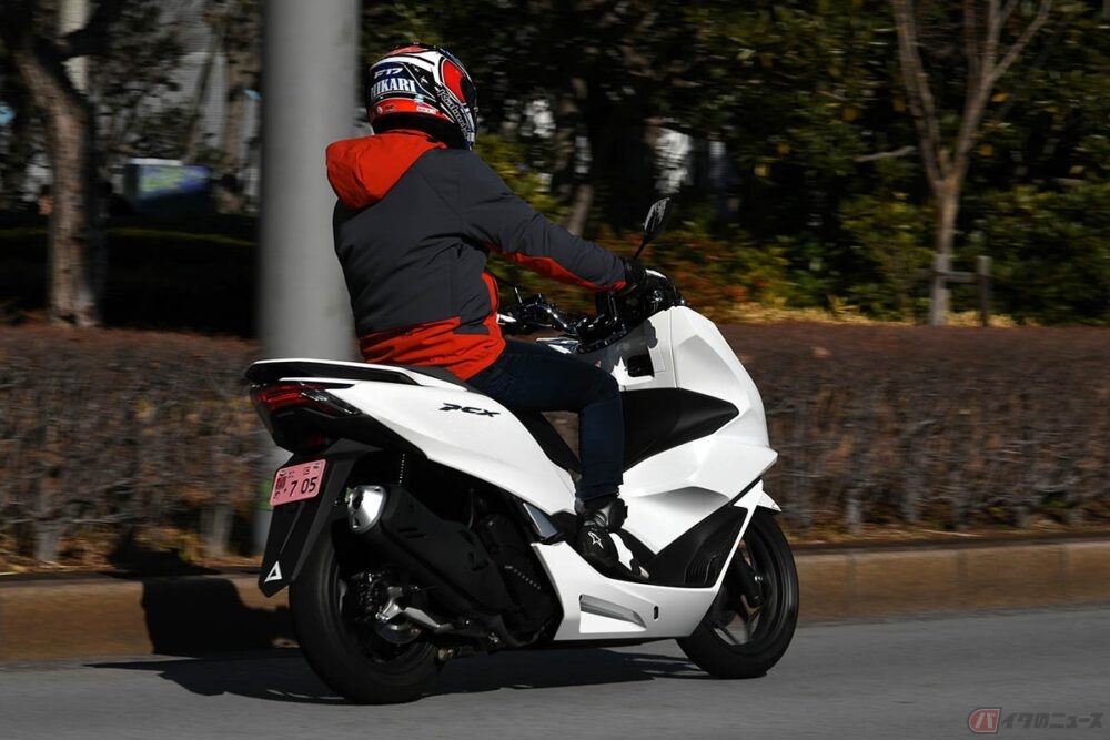 ホンダ Pcx は安定感抜群のビッグな原二スクーター レーシングライダー大久保光の市販車インプレッション バイクのニュース ホンダ Pcx は安定感抜群のビッグな原二スクーター レーシングライダー大久保光の市販車インプレッション バイクのニュース