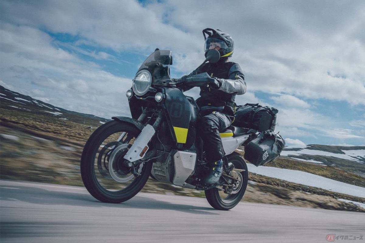 ハスクバーナ・モーターサイクルズ新型「Norden 901」(2022年型)※アクセサリー装着状態