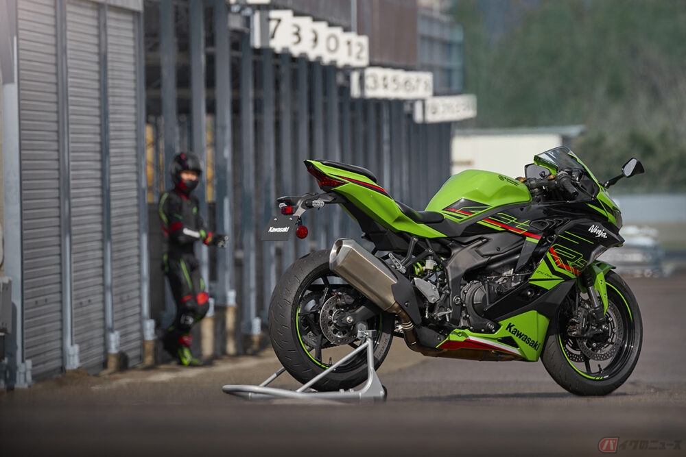カワサキ「Ninja ZX-4RR」「Ninja ZX-4R」 399cc・4気筒エンジン搭載の