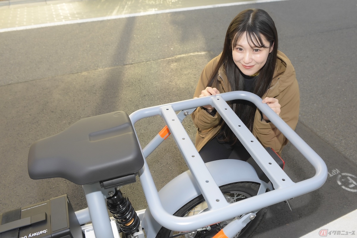 ：workには、一目でわかる大型キャリアを前後に装備