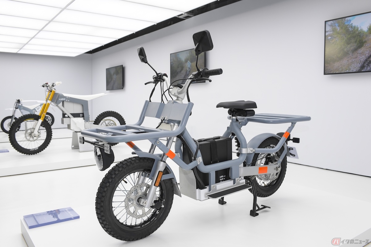空間そのものが近未来のようなCAKEの発表会では、CAKEのバイクがズラリ展示されていた
