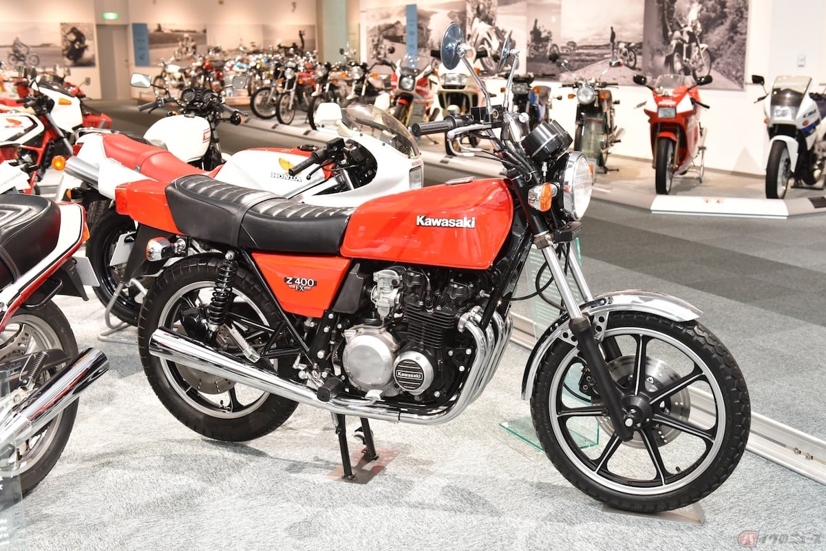 クラス初となるDOHC並列4気筒エンジンを搭載した「Z400FX(1979)」