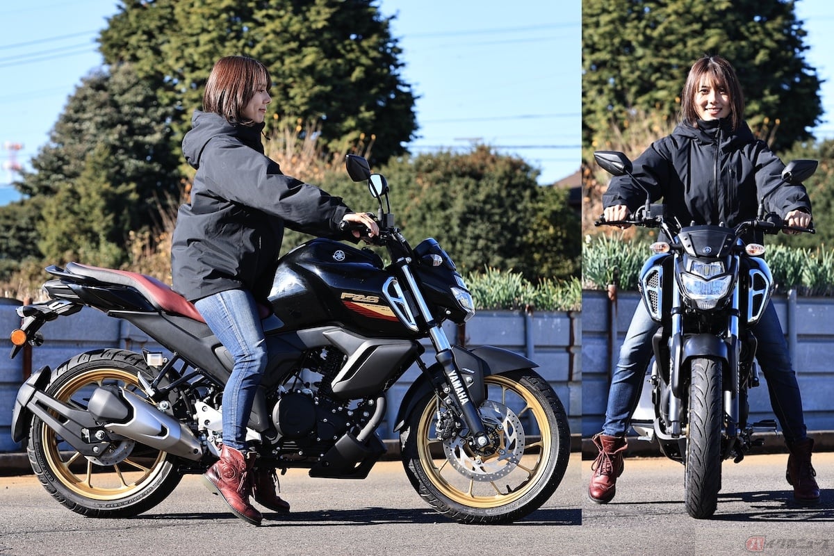 シート高は790mmで身長160cmの私が跨るとこのような感じ